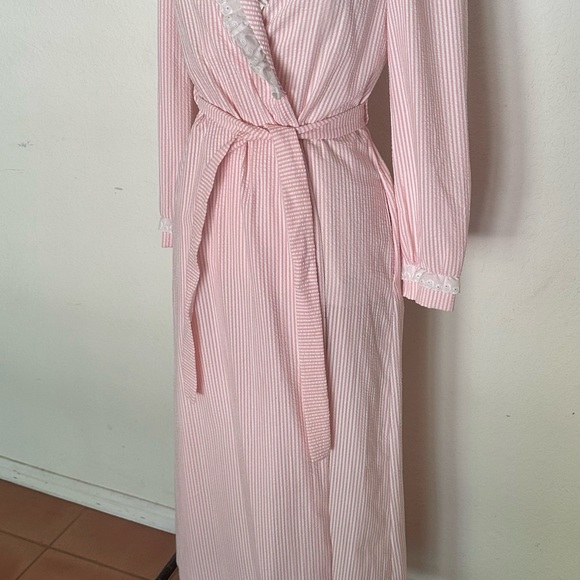 Women’s Robe - Picture 4 of 7